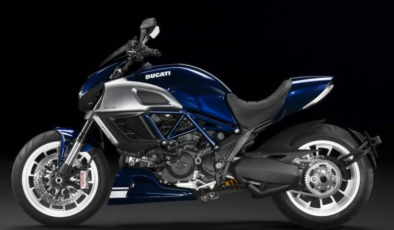 Ducati Diavel 2013 lleno