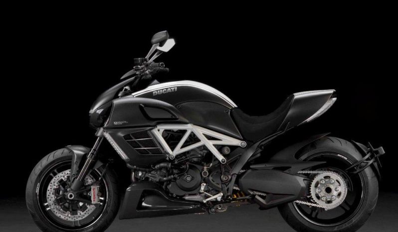 Ducati Diavel AMG 2011 lleno