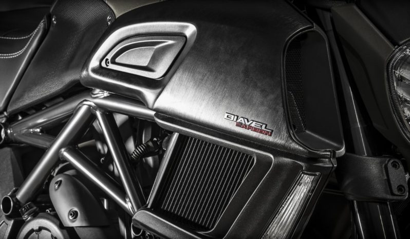 Ducati Diavel Carbon 2016 lleno