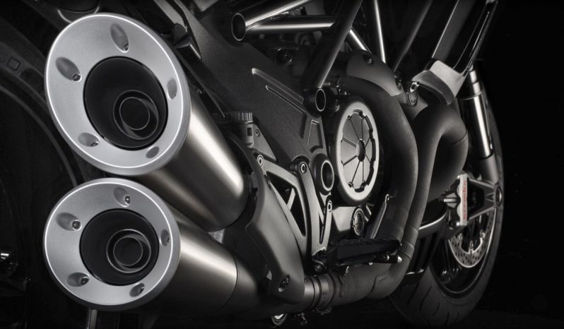 Ducati Diavel Carbon 2016 lleno