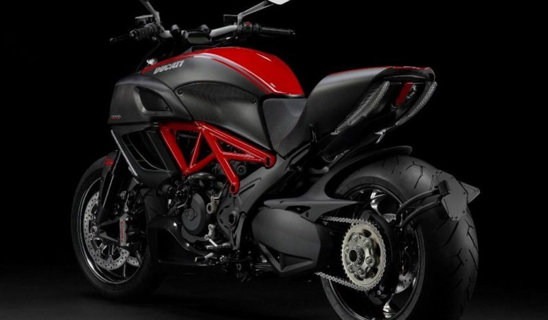 Ducati Diavel Carbon Red 2011 lleno