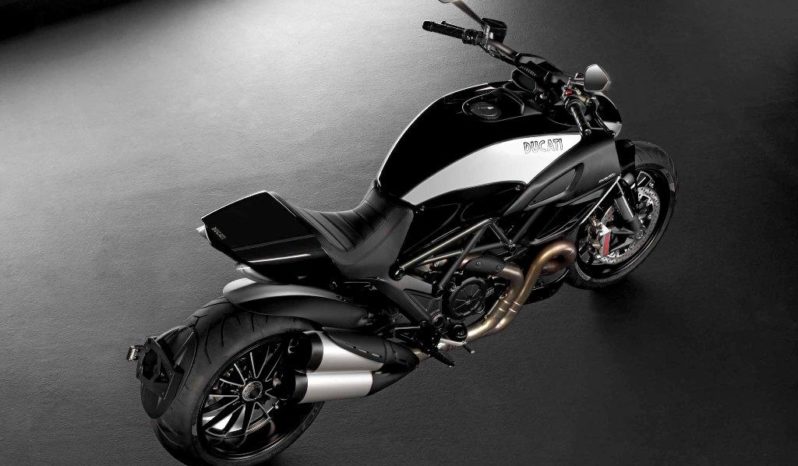 Ducati Diavel Cromo 2011 lleno