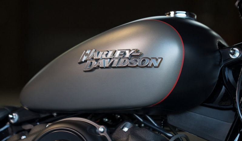 Harley Davidson Softail Street Bob 2018 lleno