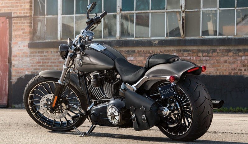 Harley Davidson Softail Breakout 2015 lleno