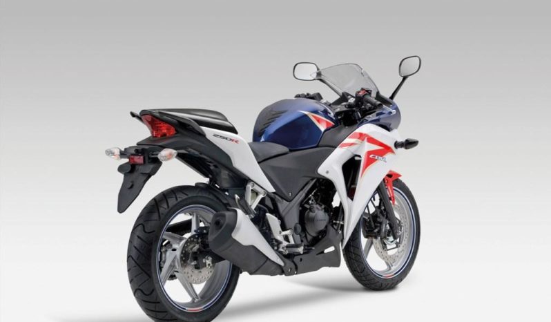 Honda CBR250R 2011 lleno