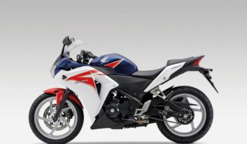 Honda CBR250R 2011 lleno