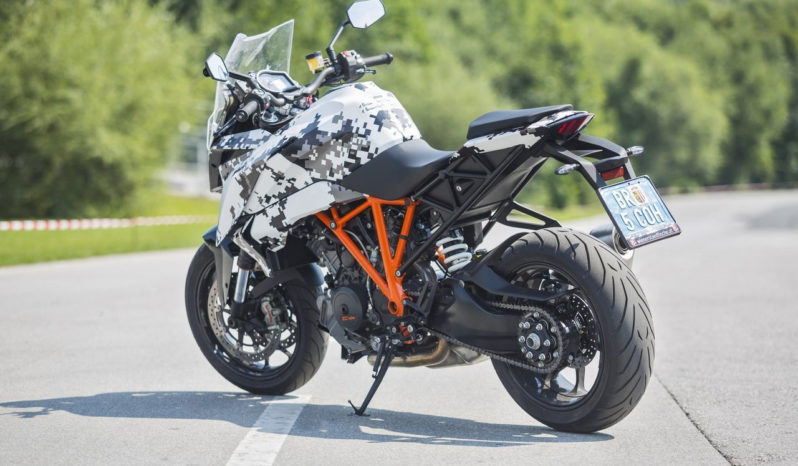 KTM 1290 Super Duke GT 2016 lleno