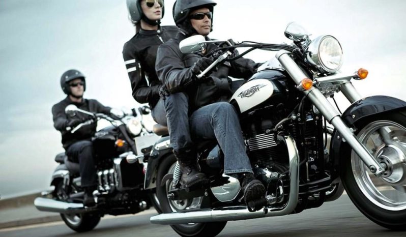 Triumph America bitono 2011 lleno