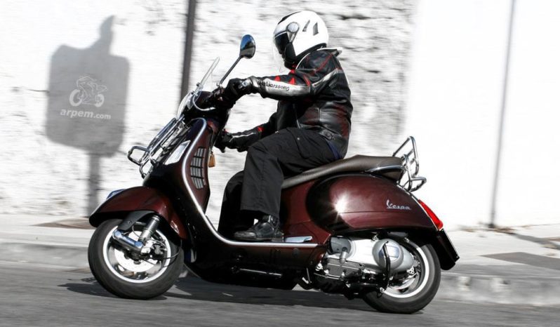 Vespa GTS 300 Touring 2010 lleno