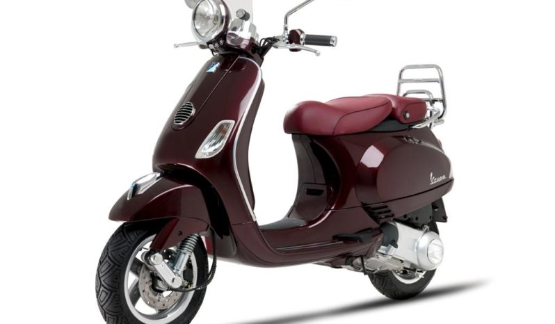 Vespa LXV 125 ie Via Della Moda 2011 lleno