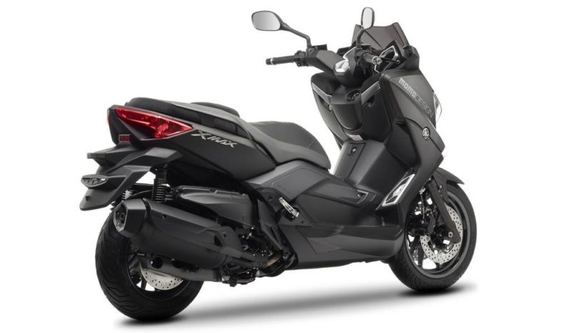 Yamaha X-Max 400 Momodesign 2014 lleno