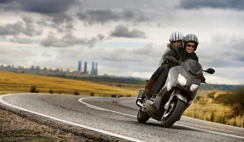 Yamaha X-Max 250 Momodesign 2013 lleno