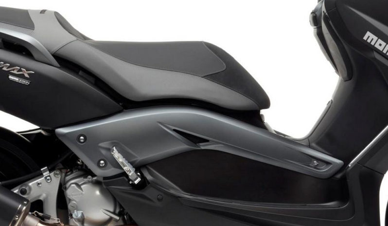 Yamaha X-Max 250 Momodesign 2013 lleno