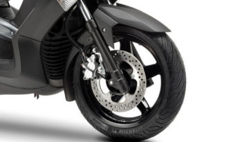 Yamaha X-Max 250 Momodesign 2013 lleno