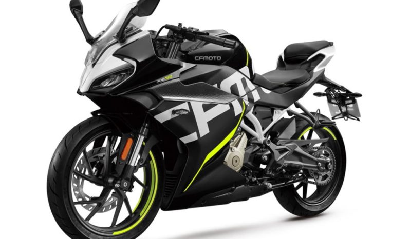 Ficha técnica de la moto CF Moto 300 SR 2022